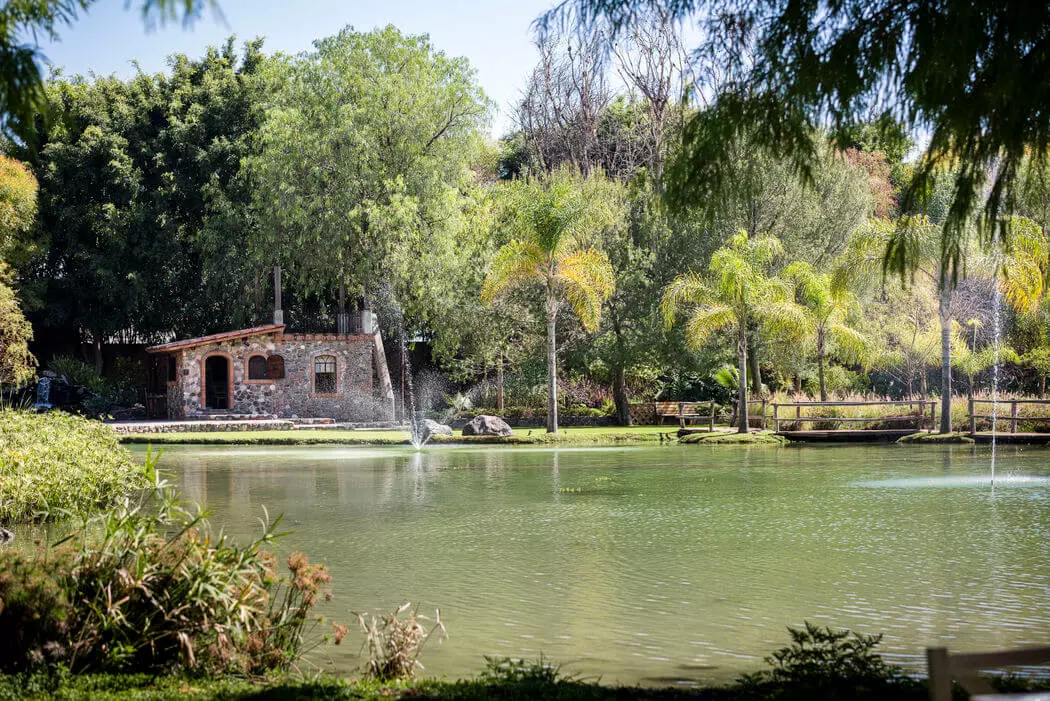 casita al fondo de la laguna de la aldea