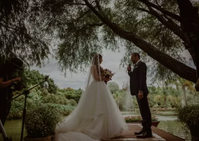 novios en sesión de fotos